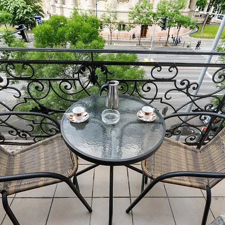 Basilika Breathless View With Balcony Free Parking Upon Reservation