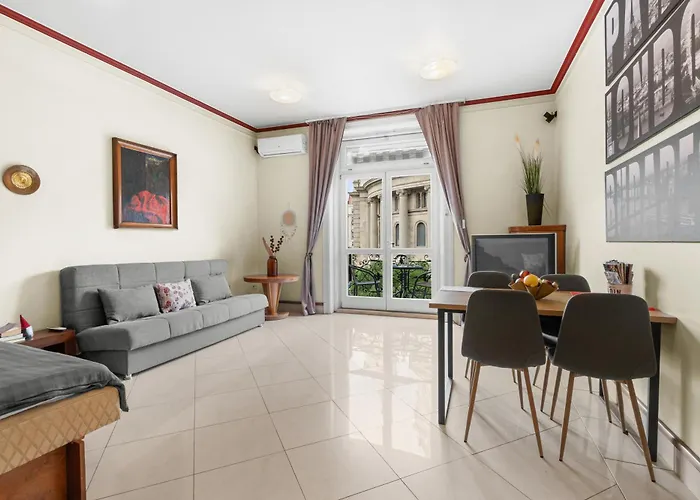 Basilika Breathless View With Balcony Free Parking Upon Reservation